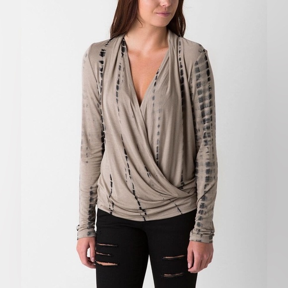 h.i.p. Tops - NWT H.I.P. Tie Dye Top Taupe Size Medium